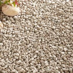Cotswold Stone Chippings 14-22mm Bulk Bag